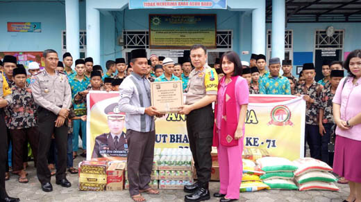 Kapolres Kampar dan Ketua Cab. Bhayangkari Lakukan Anjangsana